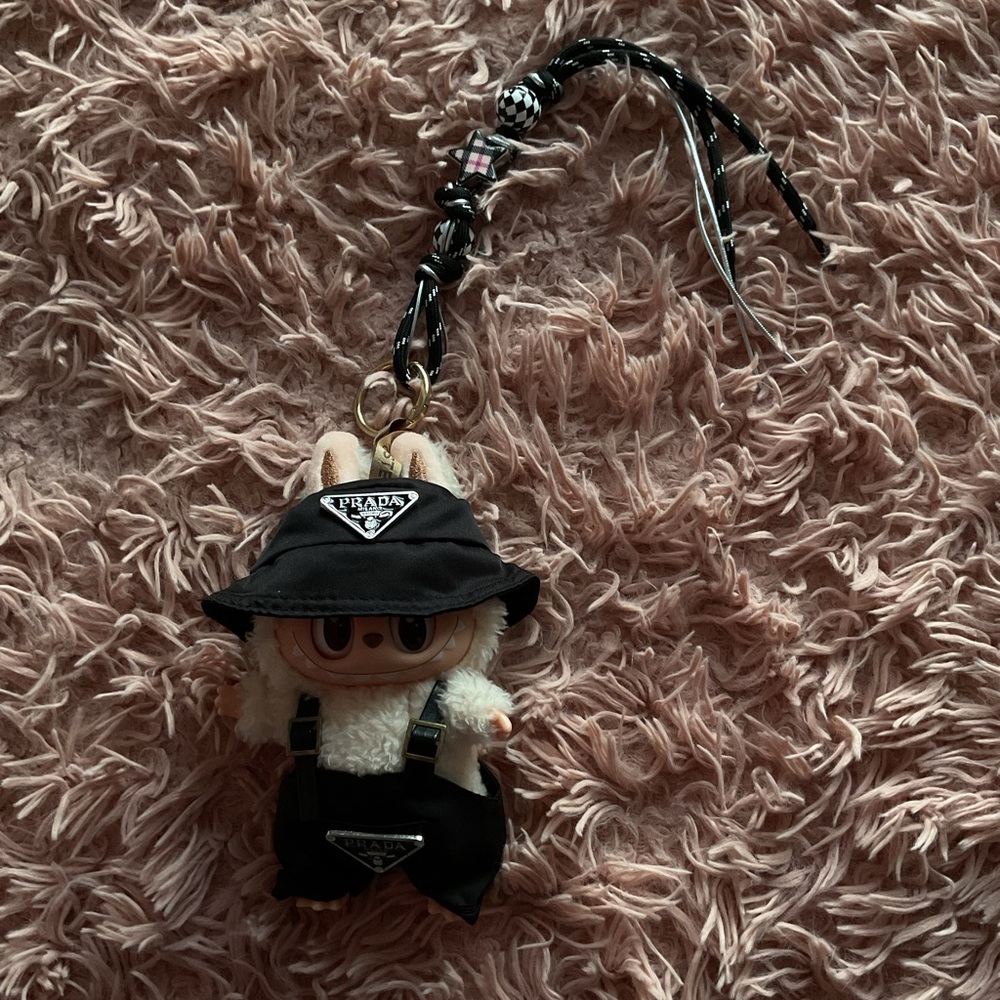 THE MONSTERS Labubu Prada